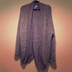 Francesca’s Soft Grey Textured Sweater Size Small